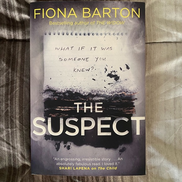 The Suspect by Fiona Barton - Picture 1 of 4